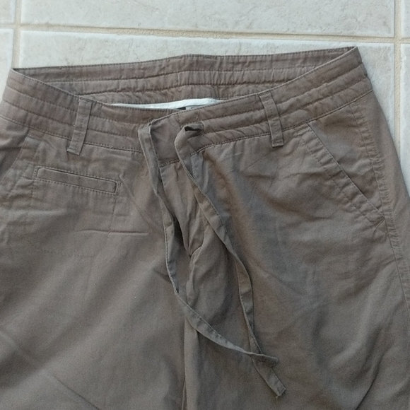 NWOT Gap size 8 khaki and brown Capris - Picture 7 of 8